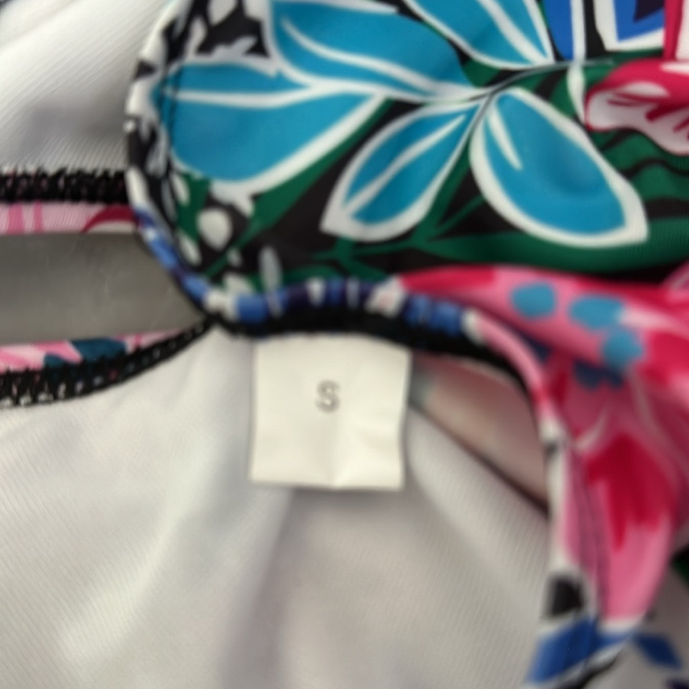 Stunning OnePiece Swimsuit Floral pattern - Picture 10 of 13